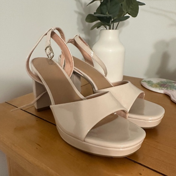 Old Navy Cream Block Heel Sandals - Picture 1 of 6